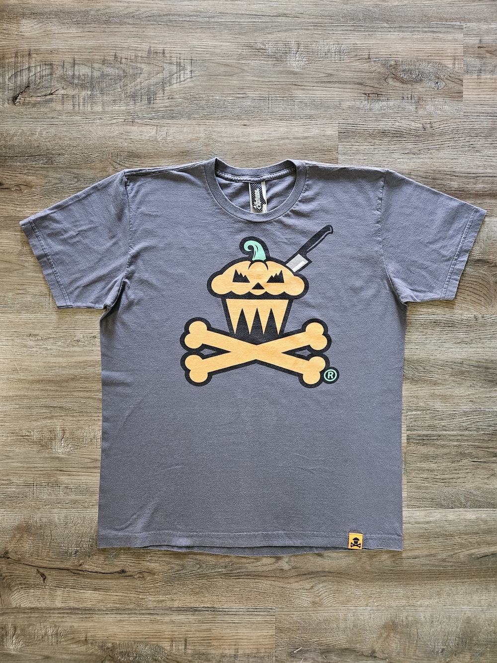 Johnny Cupcakes Rare Halloween Jack O' Lantern Cupcake‎ & Crossbones T-shirt